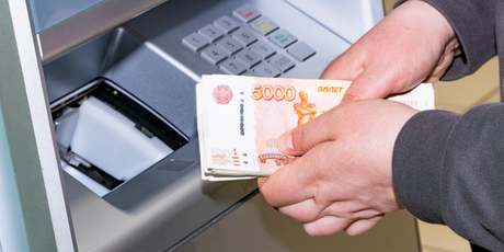 Российские банки предложили ввести период охлаждения на снятие наличных денег в банкоматах и кассах