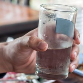 СК проверит таблетки с маркетплейсов, в инструкции к которым сказано: «подкинь девушке в напиток, и она не сможет тебе отказать»