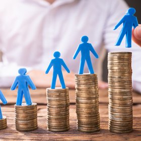 Каждый восьмой россиянин уверен, что в случае его увольнения с работы, новому сотруднику будут платить больше