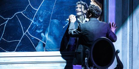 3 московских спектакля, на которые стоит сходить в ноябре: яркая премьера, проверенная классика и постановка для всей семьи