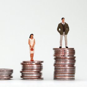 30,36% — на столько зарплаты женщин в России ниже, чем у мужчин