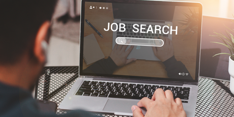 «Те, кто меняет правила». Ученые рассказали, какие фразы в вакансиях привлекают нарциссов