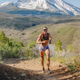 «Один раз не надела очки и получила ожог роговицы»: как правильно подготовиться к марафону в горах