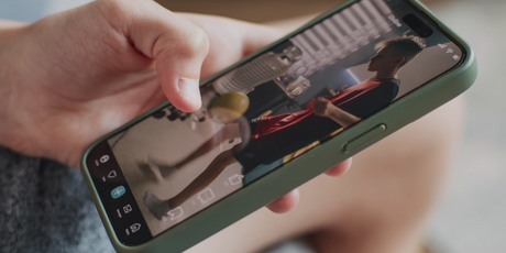 Частый просмотр коротких видео делает людей менее чувствительными к финансовым потерям и более склонными принимать импульсивные решения