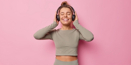 Частое использование наушников повышает риск развития деменции