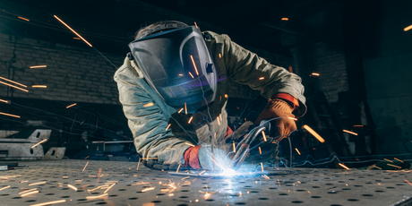 75% зумеров считают, что сидячая работа связана с выгоранием и нестабильностью