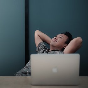 Курс дня: профессор из Йеля учит достигать счастья с помощью науки