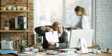 Лицемерие, непрофессионализм и безответственность: россияне назвали худшие качества своих коллег