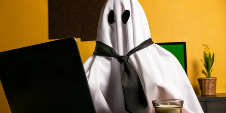 58% — столько сотрудников регулярно притворяются занятыми на работе