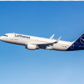 10 минут — столько самолет летел без управления, когда один пилот вышел в туалет, а второй потерял сознание