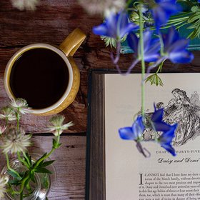Гузель Яхина и пуровер. Какие книги читают любители разных видов кофе