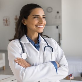 В Госдуме предложили платить врачам и учителям зарплату в размере пяти МРОТ