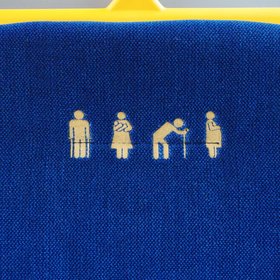 В России предложили штрафовать людей за отказ уступить место беременным в общественном транспорте