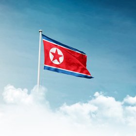 «Великий вождь объединил котлету и булку и наградил народ вкусной едой»: российских туристов накормили бургерами от Ким Чен Ына