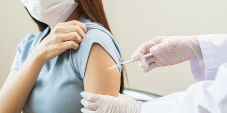 В Минздраве заявили об эффективности новой российской вакцины от меланомы