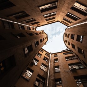 8 книг, которые отправляют прямиком в Петербург