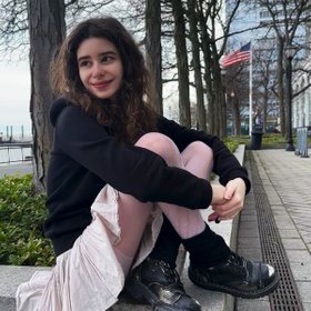 «В каждой истории есть капелька моей крови»: молодая сценаристка — о писательстве и образовании в США