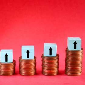 В Госдуму внесут законопроект, согласно которому, работодатели должны будут повышать зарплату сотрудникам минимум раз в год