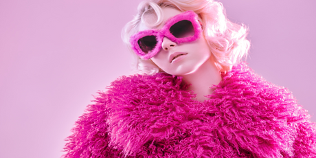 В соцсетях вирусится новый тренд на «пикмикратию»: российские зумеры публикуют ИИ-видео, в которых миром правят девушки