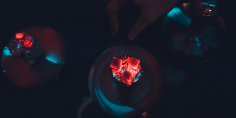 «Это рассадник всякой заразы»: в России предложили запретить кальяны