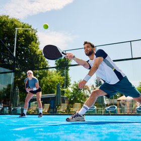 Куда сходить на фитнес, падел и йогу в Москве бесплатно