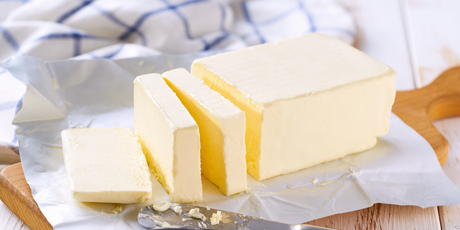 В соцсетях новый тренд на «масляный бег»: люди бегают со сливками в руках до тех пор, пока они не превратятся в масло