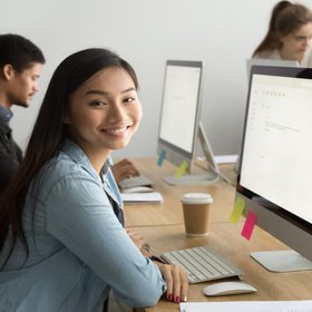 В Китае безработные молодые люди платят компаниям, чтобы притвориться их сотрудниками