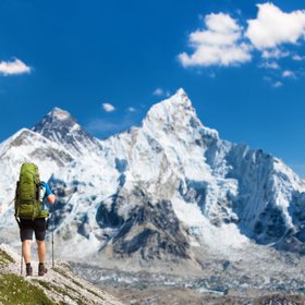 На склоне Эвереста застряли около тысячи человек
