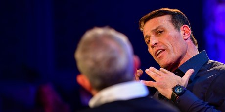 «Экономика разбитых сердец и специалистов по их починке». Как работает бизнес спасения