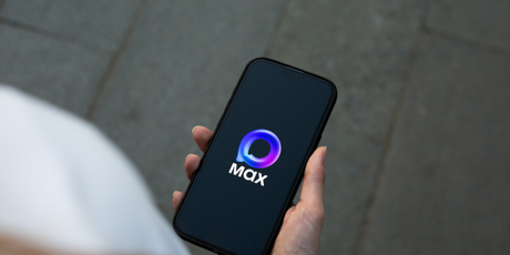 Пользователи MAX жалуются на чужие видеосообщения в личных чатах