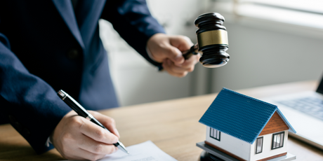 «Нас много. И мы проигрываем суды»: покупатели, обманутые по схеме Долиной, обратились к президенту