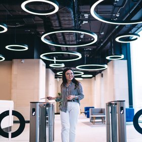 Миллениалы придумали coffee badging — способ обойти правила посещения офисов
