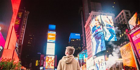 «Как ничего не делать. Сопротивление экономике внимания». О чём нашумевшая книга Дженни Оделл?