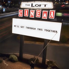 Все рекламные ролики во время пандемии выглядит одинаково. Доказательство – в одном видео