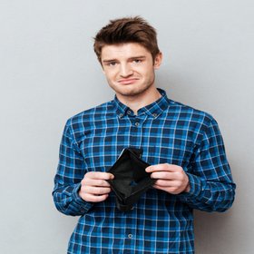 69% зумеров хотя бы раз отказывались от встреч с друзьями из-за того, что у них не было денег