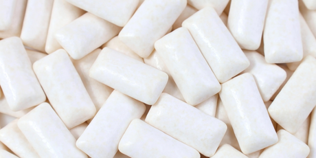 Ученые изобрели жвачку, которая лечит герпес и грипп