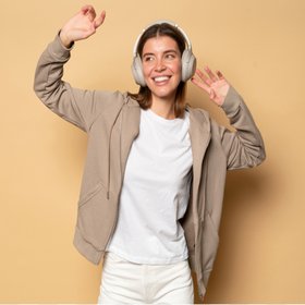 Ученые поняли, почему некоторые песни заедают у нас в голове