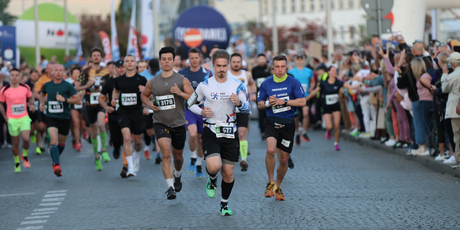 Американец пробежал полумарафон в 137 футболках весом 21 кг и попал в Книгу рекордов Гиннесса