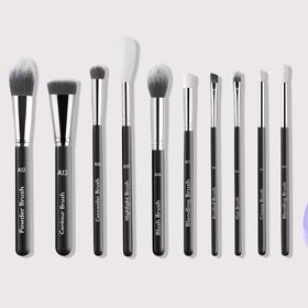 На кистях для макияжа в 20 тысяч раз больше бактерий, чем на сиденье унитаза в общественном туалете