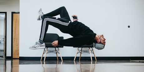 «Встать, ZOOM идёт»: 13 простых способов больше двигаться в условиях самоизоляции