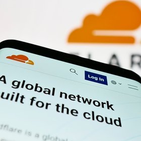 Сбой крупнейшего сервиса Cloudflare: что известно о ситуации