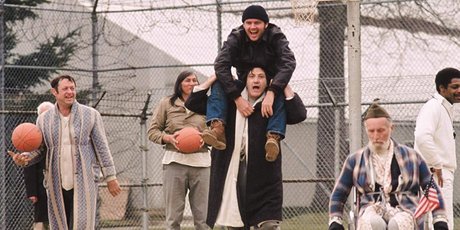 «Долина кукол», «И всё осветилось» и еще 4 книги про резкие повороты судьбы, которые вы можете прочитать в оригинале