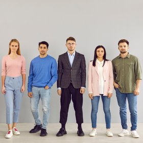 «Стиль Стива Джобса»: зумеры «изобрели» офисный дресс-код