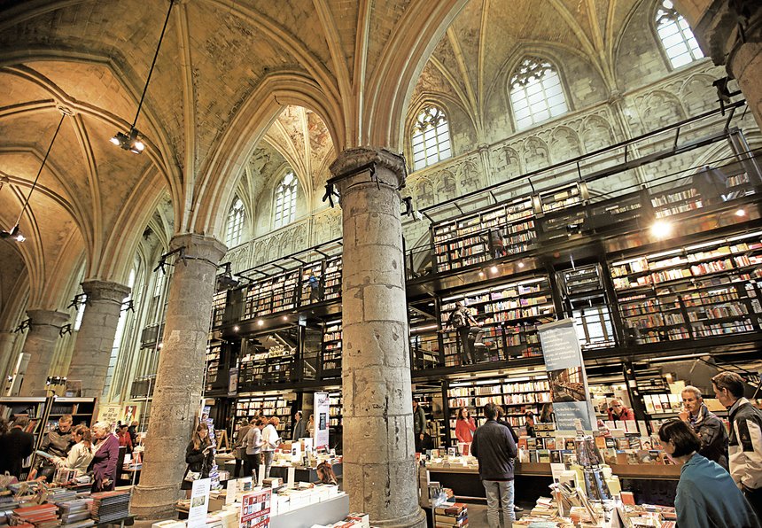 Книжный магазин в доминиканской церкви в Маастрихте. Фотография из книги Онхо Ким «Книжные магазины: большое путешествие от Сеула до Санкт-Петербурга». ИЗДАТЕЛЬСТВО МИФ