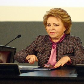 «Нормой должно стать рождение детей как можно раньше после достижения совершеннолетия», — Валентина Матвиенко