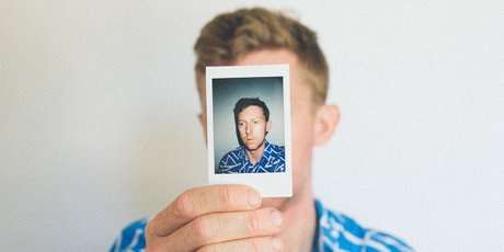 Шлю воздушный поцелуй: 7 правил социального дистанцирования и 4 совета, как не загрустить в одиночестве