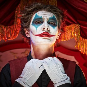 В TikTok новый опасный тренд: люди массово разрезают уголки рта, чтобы сделать улыбку шире