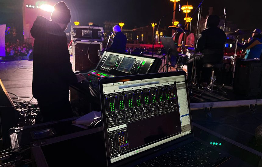 «Мы можем устроить концерт даже в открытом поле, если нам проведут электричество»: концертный звукорежиссер о тонкостях своей профессии