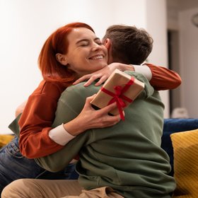 25 000 рублей — столько российские мужчины готовы заплатить своим женам или девушкам, чтобы провести майские выходные, как им захочется