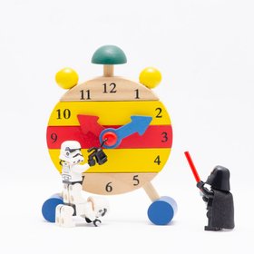 В соцсетях вирусится видео с механическими часами Lego, которые измеряют время в секундах, галактических годах и других временных отрезках